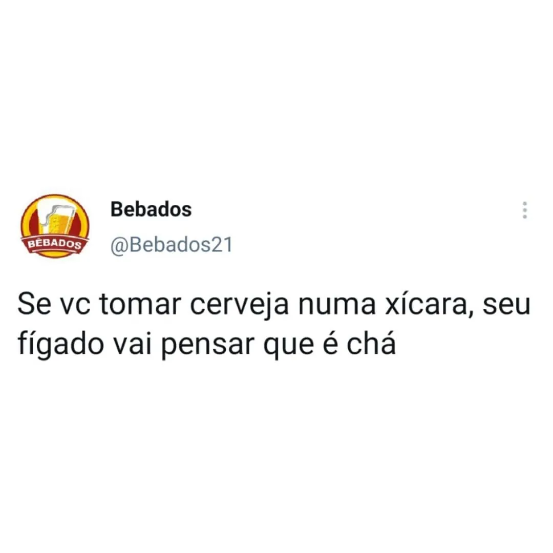meme de cerveja na xícara com texto dizendo que o fígado vai pensar que é chá