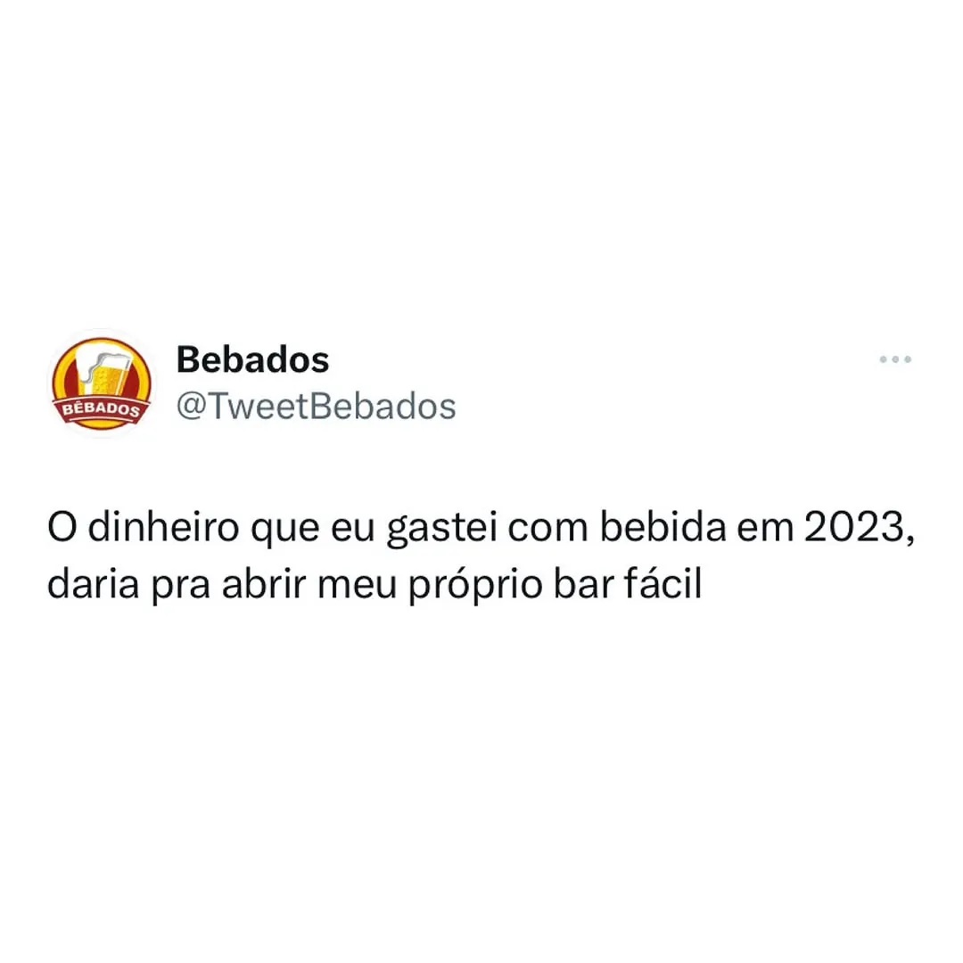 Meme de perfil de bebidas dizendo que o dinheiro gasto com bebida em 2023 abriria um bar.
