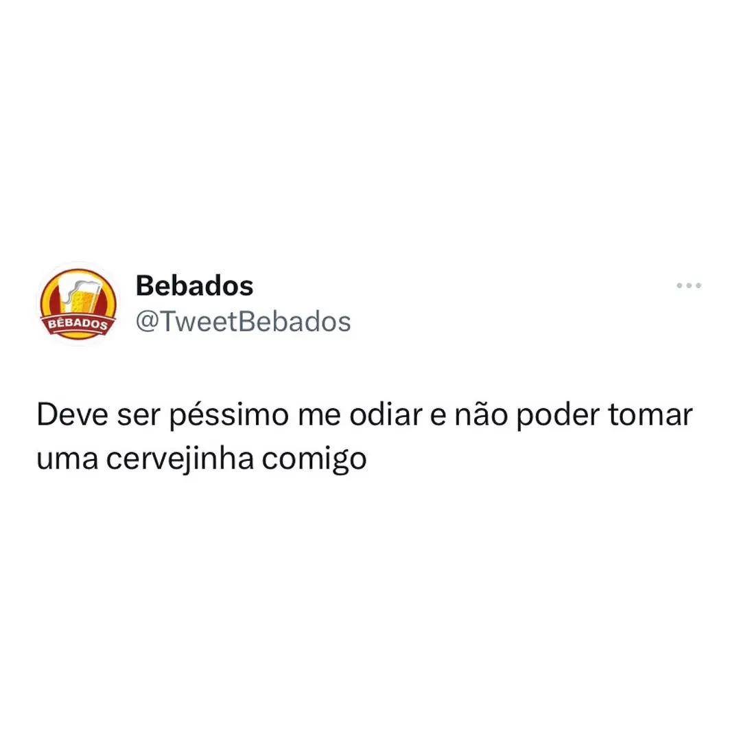 Meme de uma postagem dizendo que é péssimo odiar alguém e não poder tomar cerveja com essa pessoa.