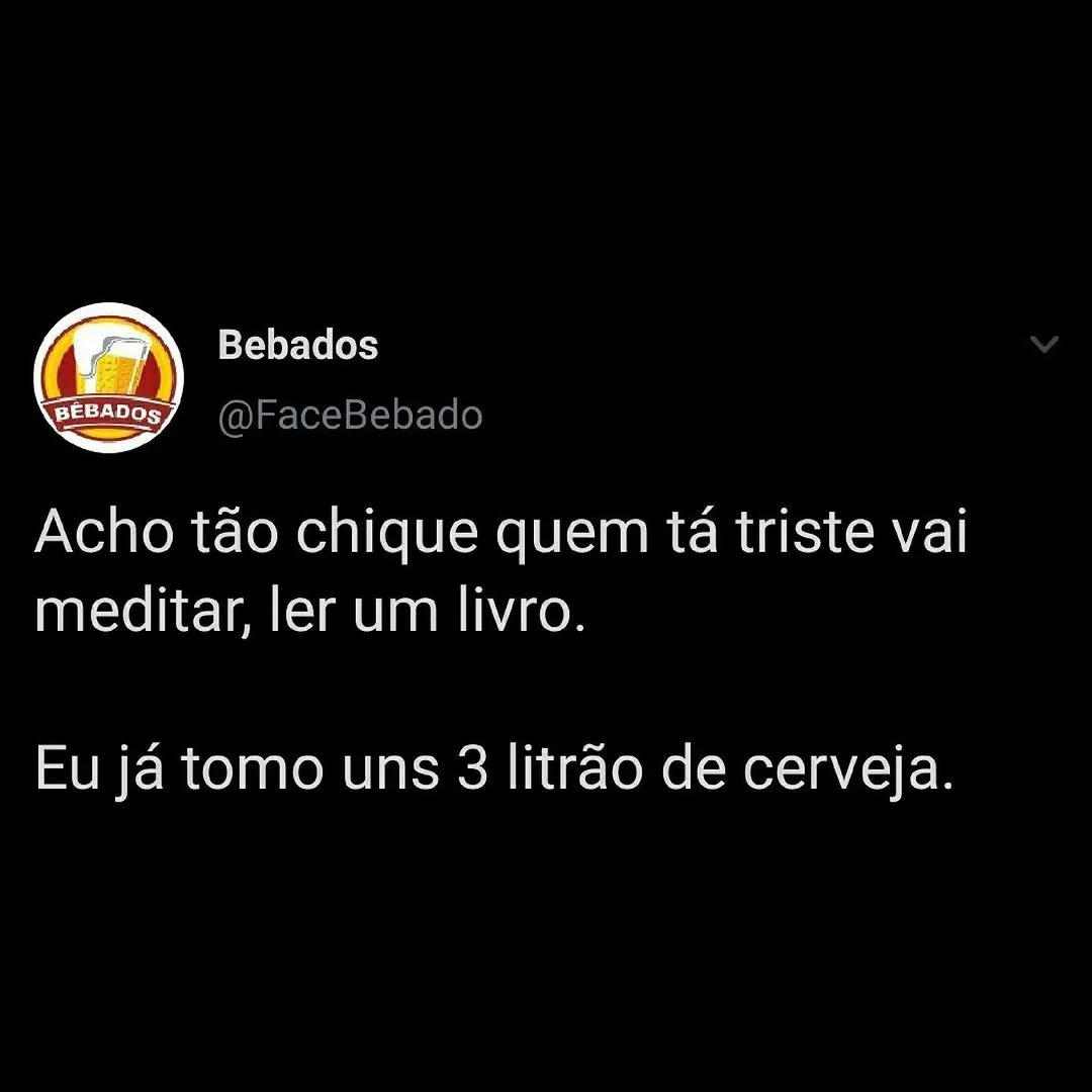 Meme de tristeza e três litros de cerveja, com texto comparando meditação e leitura ao ato de beber.