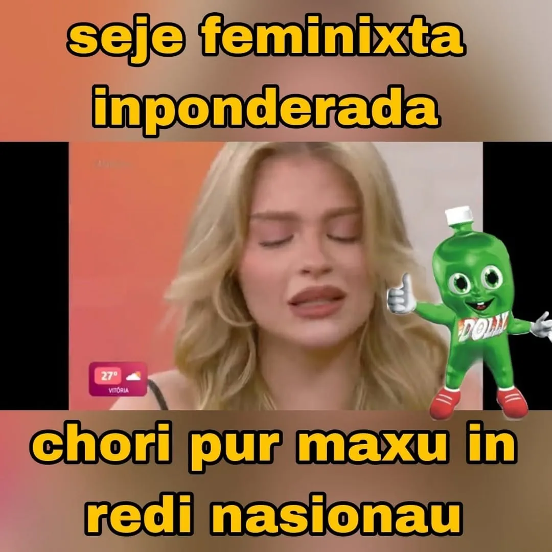 Meme de mulher loira chorando por Max em rede nacional, com legenda engraçada e mascote verde ao lado.
