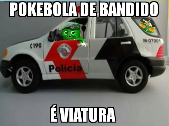 Meme de uma viatura com personagem verde e a frase pokebola de bandido é viatura