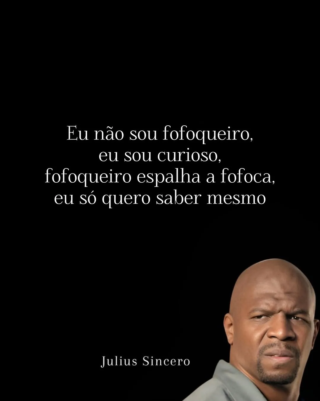 Meme de curioso que quer saber da fofoca, com homem sério diante de fundo preto e frase em branco.