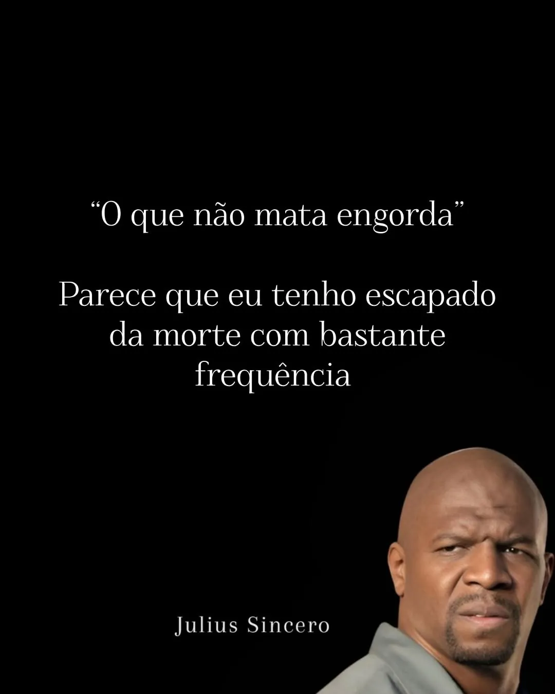 meme de o que não mata engorda com Julius Sincero olhando desconfiado em fundo preto