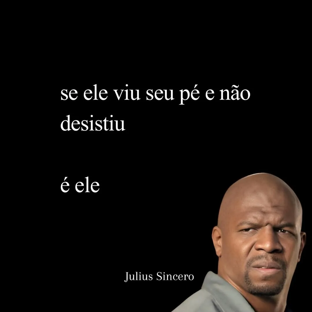 Meme de homem careca desconfiado com a frase viu seu pé e não desistiu é ele.