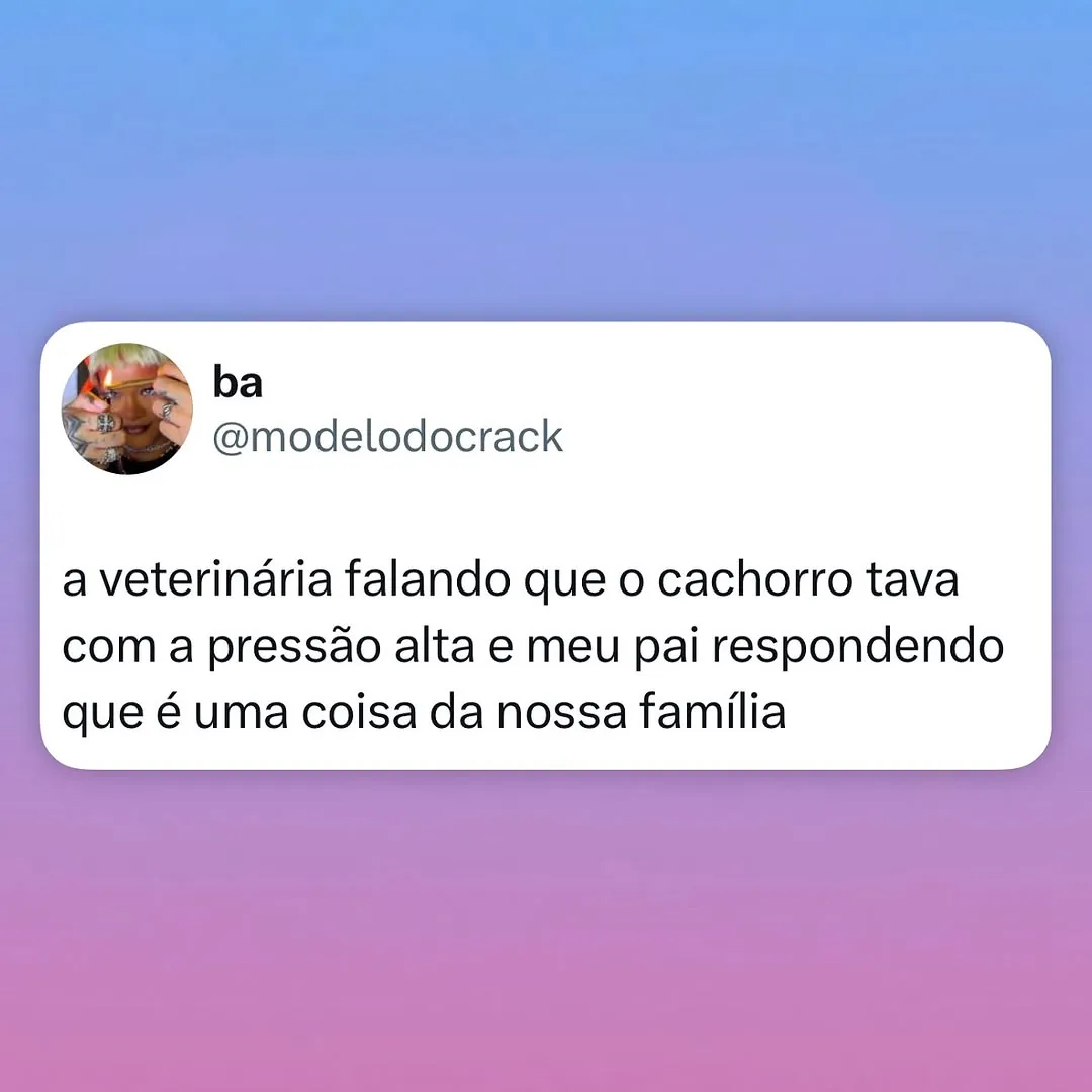 Meme de cachorro com pressão alta e pai dizendo que isso é coisa da família.