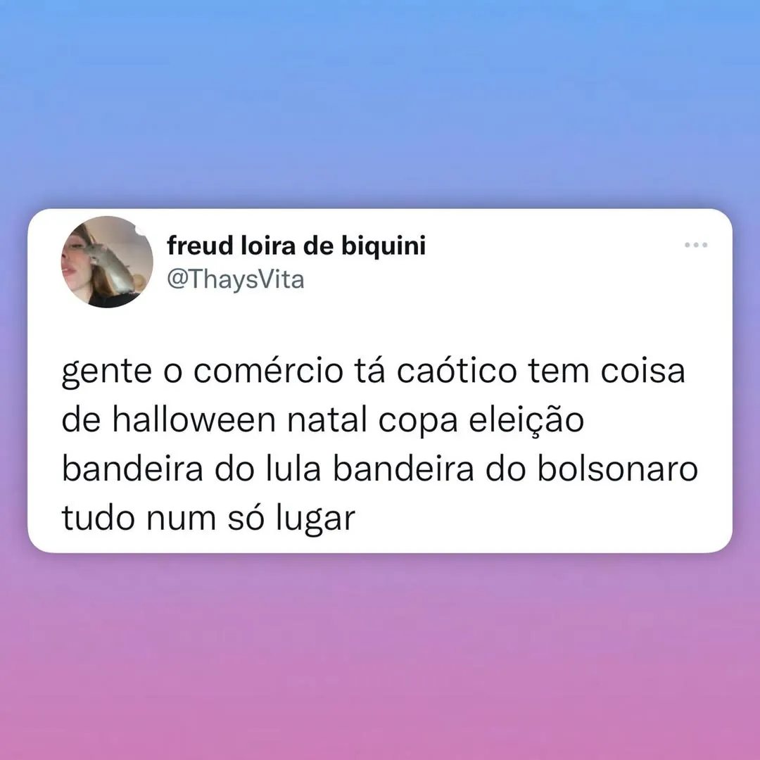 Meme de comércio caótico com itens de Halloween, Natal, Copa, eleição e bandeiras políticas juntos
