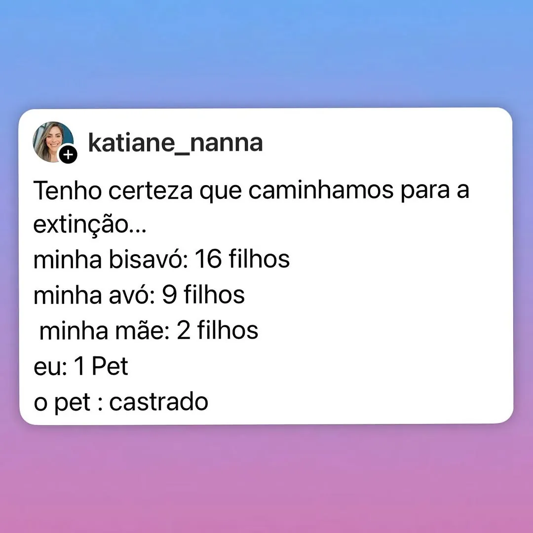 Meme de família com menos filhos e pet castrado, comparando quatro gerações em uma postagem.