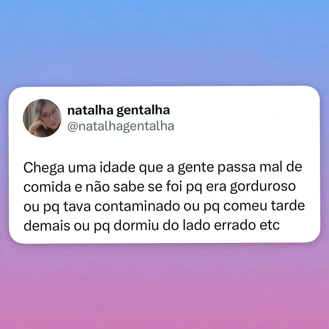 Meme de uma postagem sobre passar mal de comida com a idade e não saber qual foi a causa.