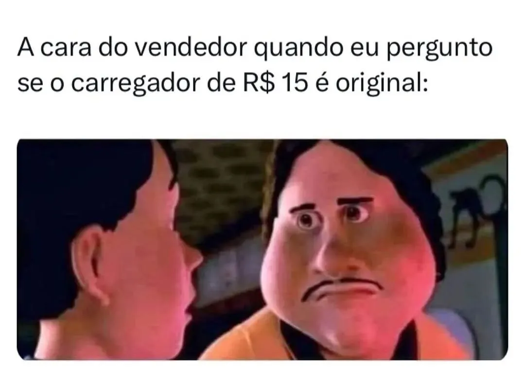 Meme de carregador de 15 reais original, com vendedor de animação fazendo cara desconfiada.