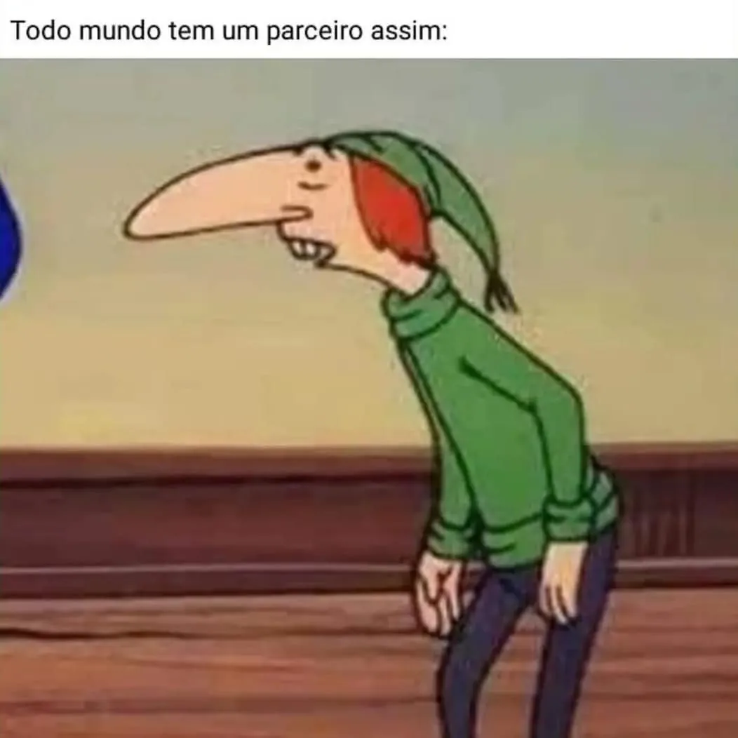 Meme de parceiro com nariz grande, usando blusa verde e boné, com a legenda sobre todo mundo ter um assim.
