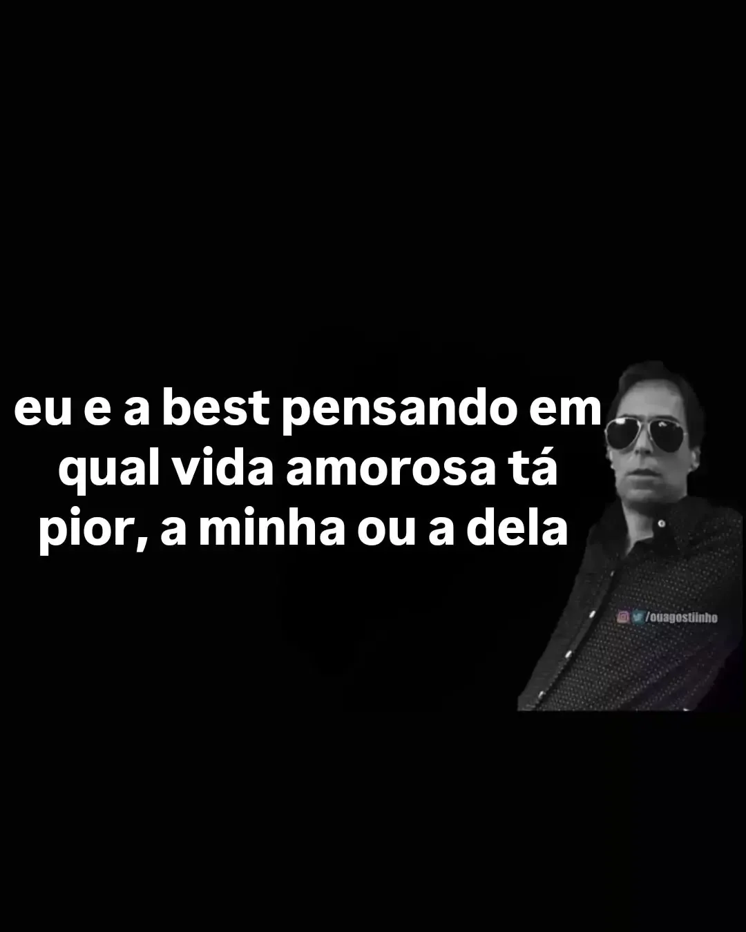 Meme de duas amigas comparando qual vida amorosa está pior, com homem de óculos escuros em fundo preto.