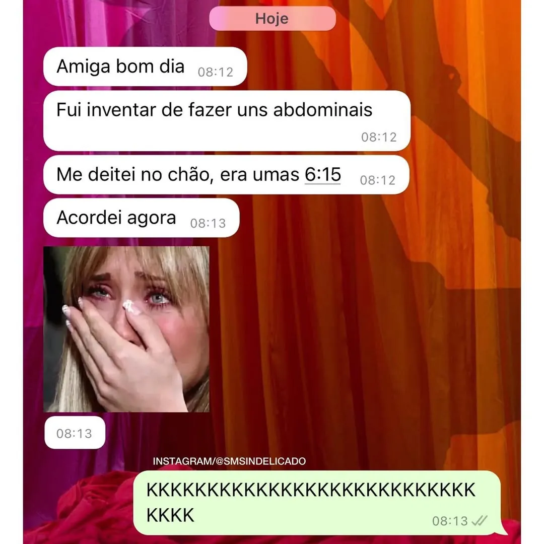 Meme de abdominais rápidos em conversa de chat, com pessoa dizendo que deitou no chão e acordou depois.