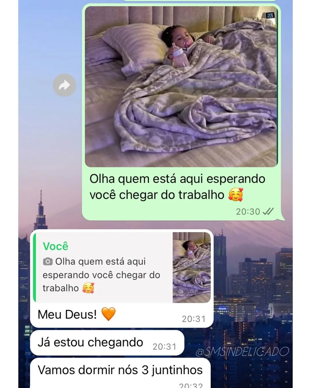 meme de criança na cama esperando você chegar do trabalho, coberta e com mamadeira, em print de conversa
