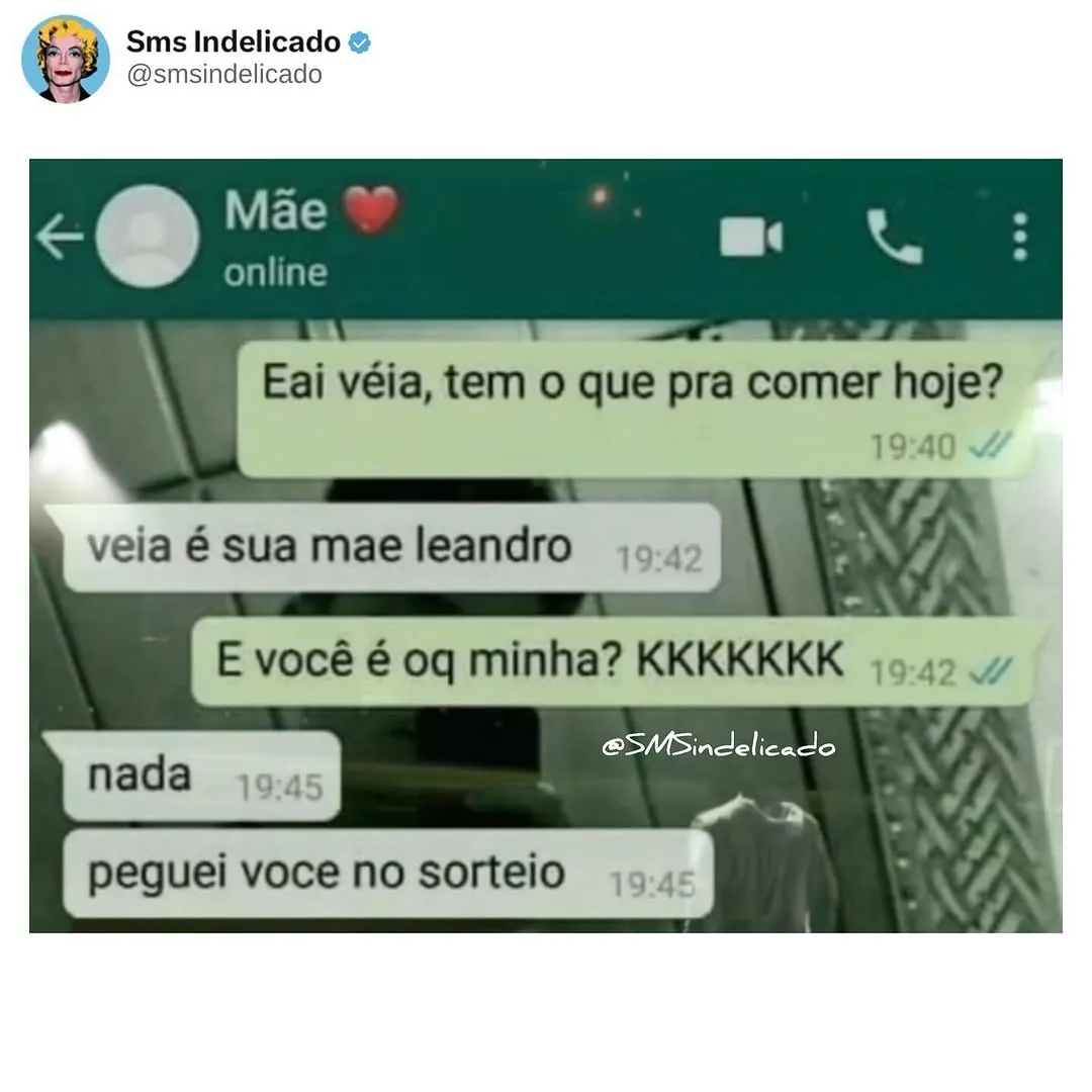 meme de conversa no whatsapp com mãe e filho, mostrando resposta sobre ter pego no sorteio