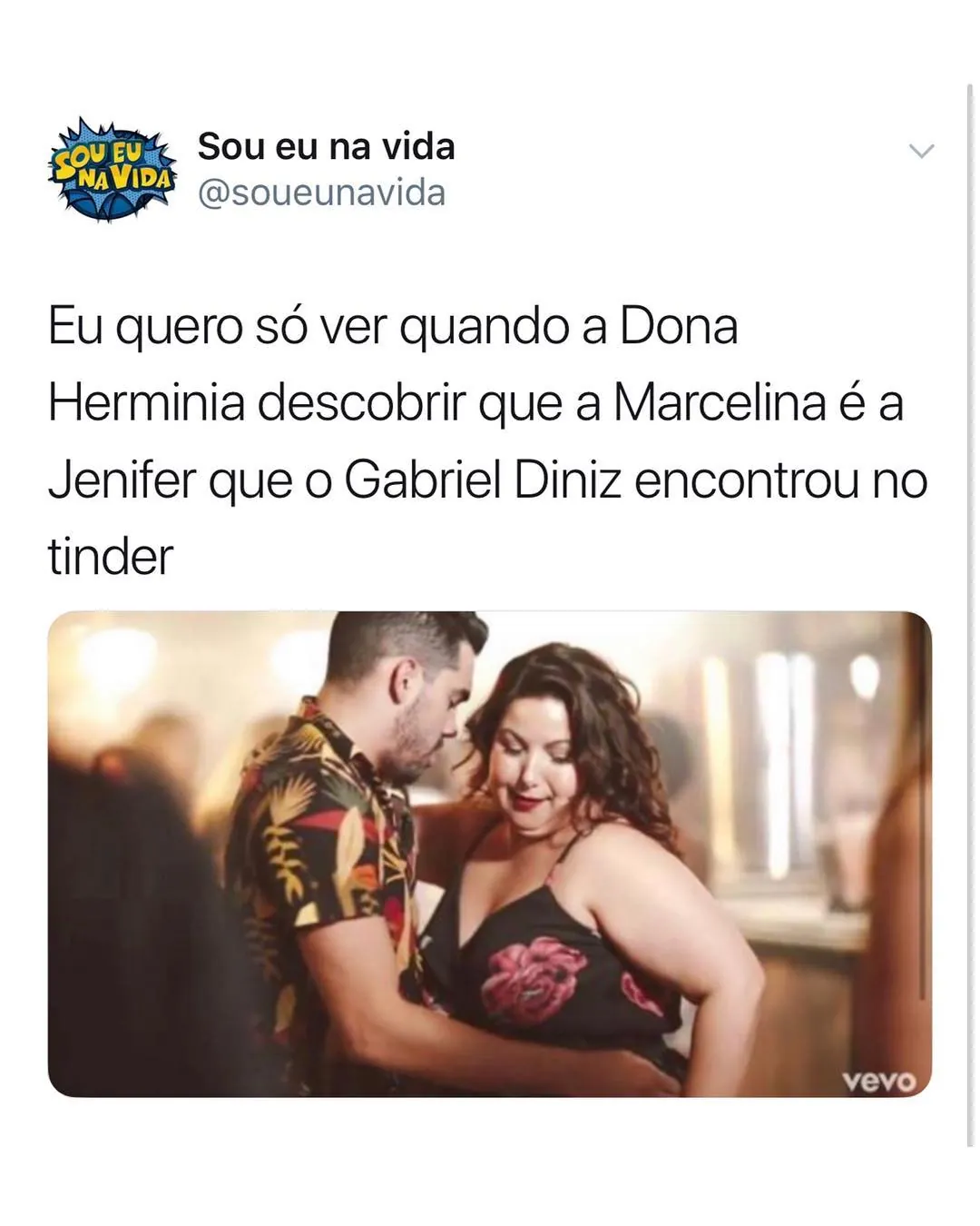 Meme de Dona Hermínia descobrindo que Marcelina é Jenifer, com cena de Gabriel Diniz no clipe.