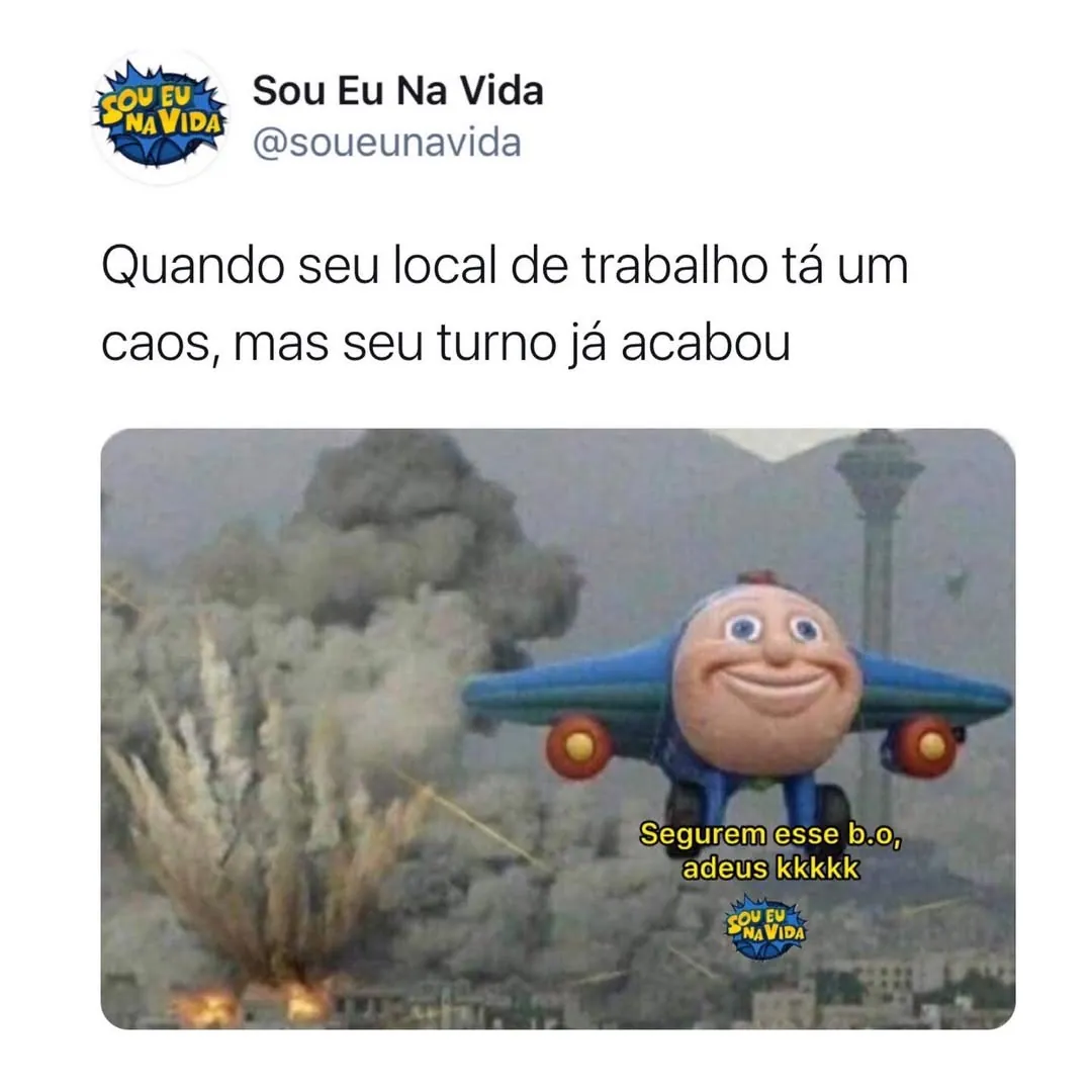 Meme de avião sorridente fugindo enquanto o local de trabalho em caos explode ao fundo.