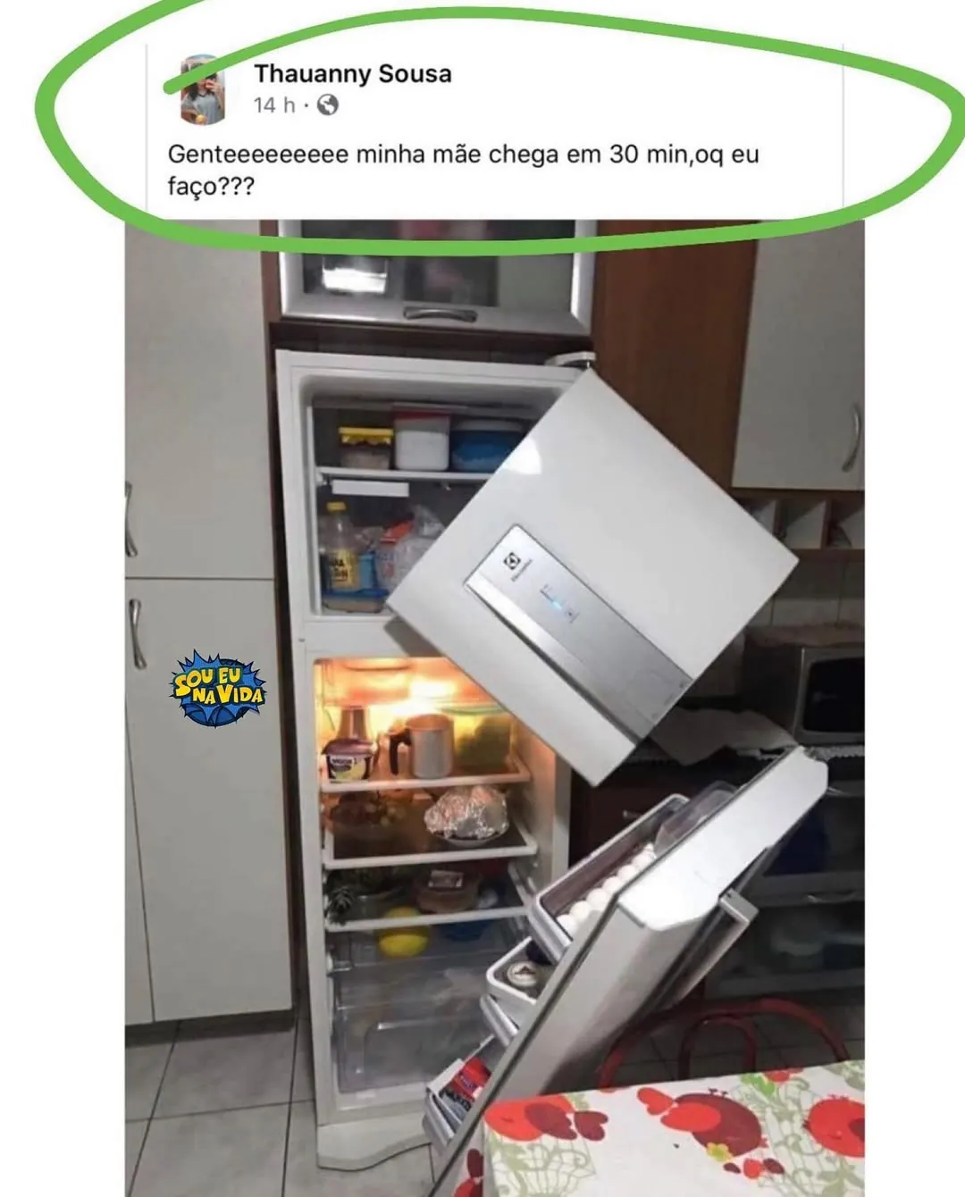Meme de mãe chegando em 30 minutos enquanto uma pessoa deixa a geladeira completamente desmontada.
